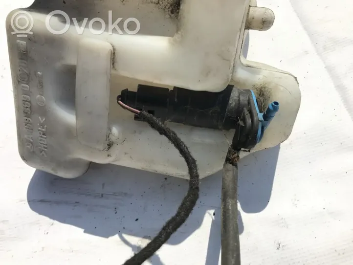 Mercedes-Benz A W169 Windscreen/windshield washer pump 