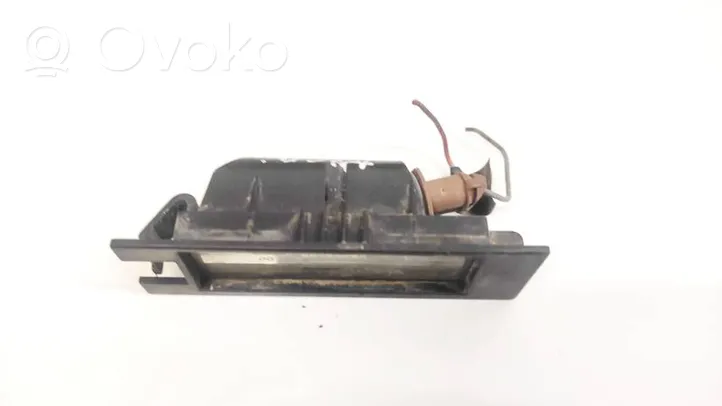 Opel Astra H Lampa oświetlenia tylnej tablicy rejestracyjnej 13139990