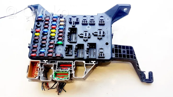 Ford Mondeo Mk III Skrzynka bezpieczników / Komplet 4S7T14A073AA