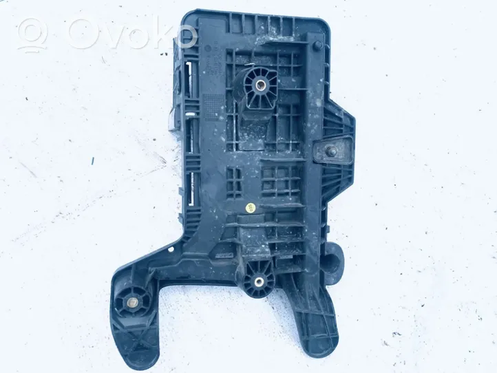 Audi A3 S3 8P Support boîte de batterie 1k0915333b