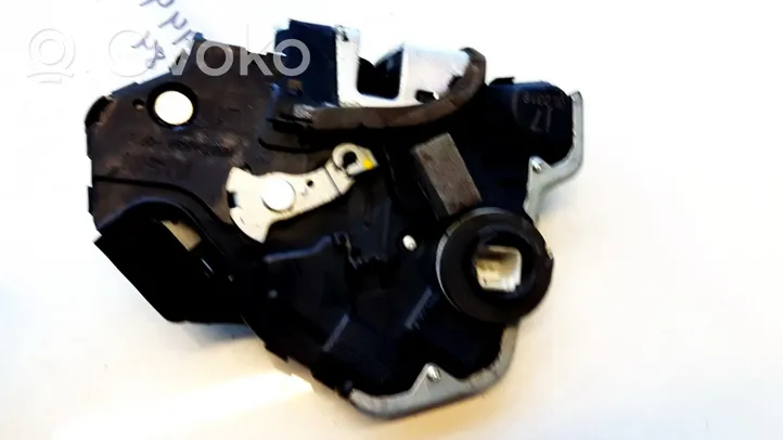 Honda CR-V Front door lock 