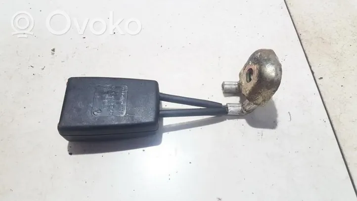 Volkswagen PASSAT B5.5 Hebilla del cinturón de seguridad trasero 3B0857740D