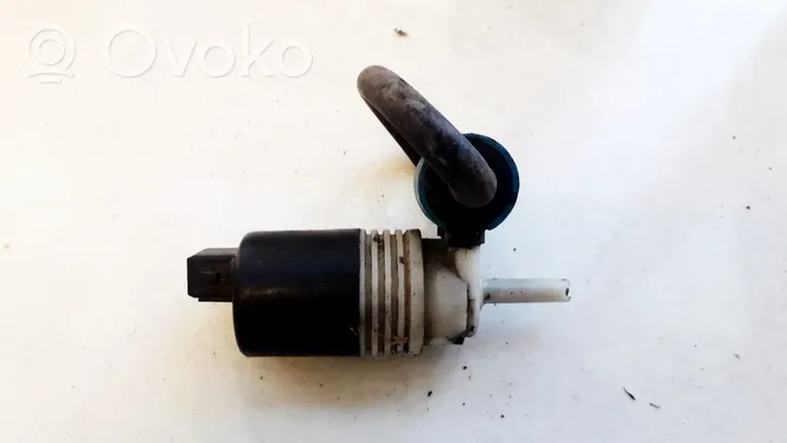 Volkswagen Golf III Pompe de lave-glace de pare-brise 1H6955651