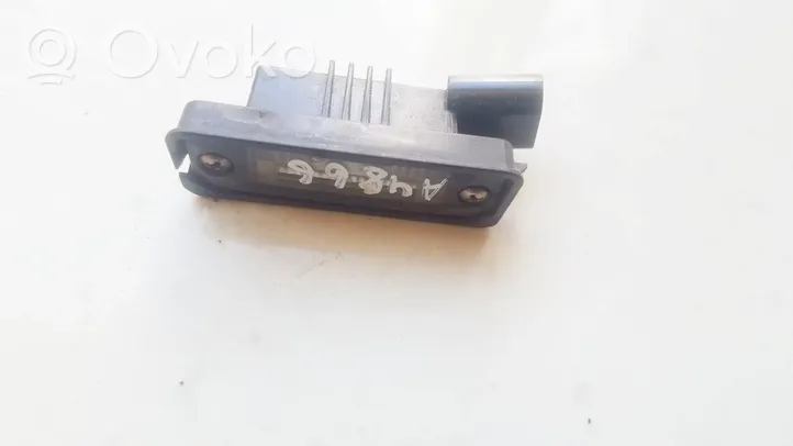 Volkswagen PASSAT B6 Lampa oświetlenia tylnej tablicy rejestracyjnej 1j6943021b