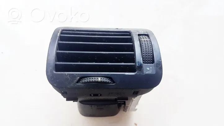 Volkswagen PASSAT B5 Griglia di ventilazione centrale cruscotto 3B0819703