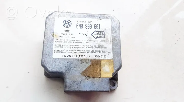 Volkswagen PASSAT B4 Sterownik / Moduł Airbag 6N0909601