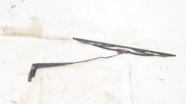 Volkswagen PASSAT B3 Priekinio stiklo valytuvų kojelė 357955410