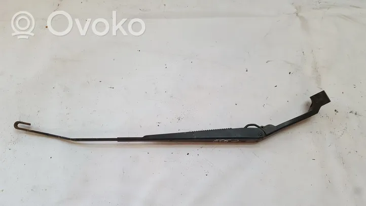 Mitsubishi Outlander Front wiper blade arm 