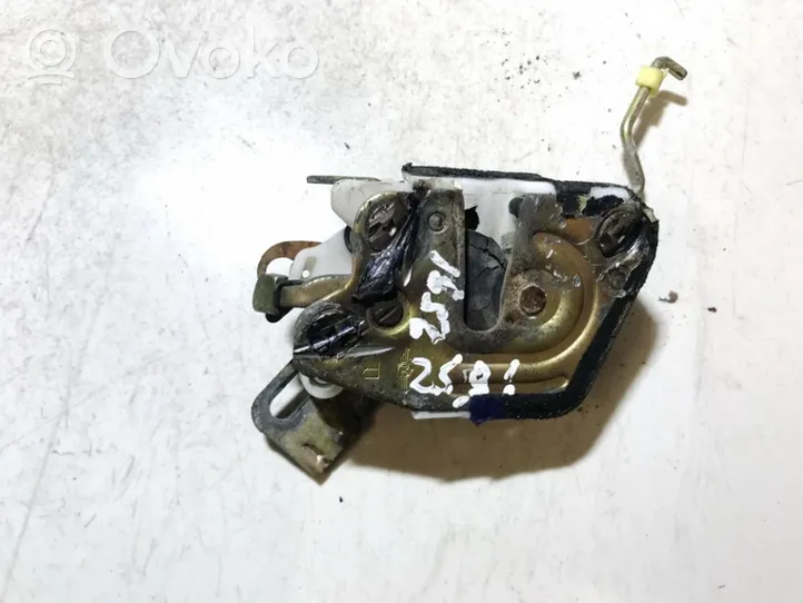 Hyundai Lantra II Rear door lock 