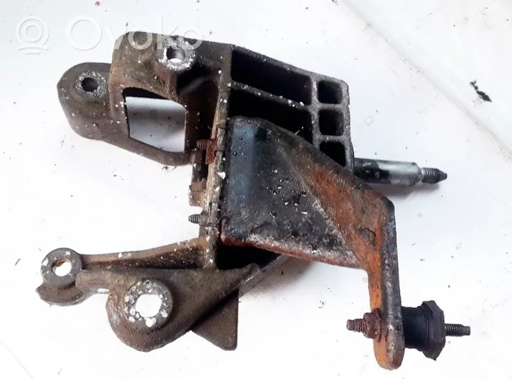 Renault Safrane Engine mounting bracket 