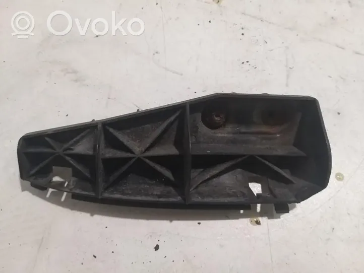 Toyota Corolla Verso AR10 Support de pare-chocs arrière 525620F010