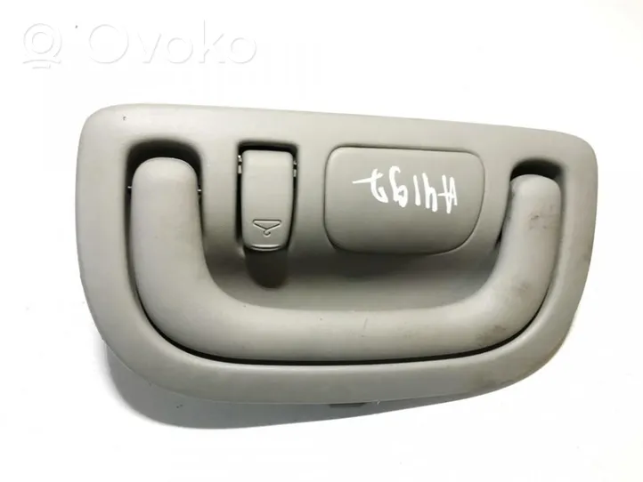 Chrysler Voyager Poignée intérieur plafond 823152