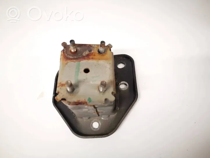 Nissan Qashqai Aizmugurējā bufera montāžas kronšteins 852104fa0a