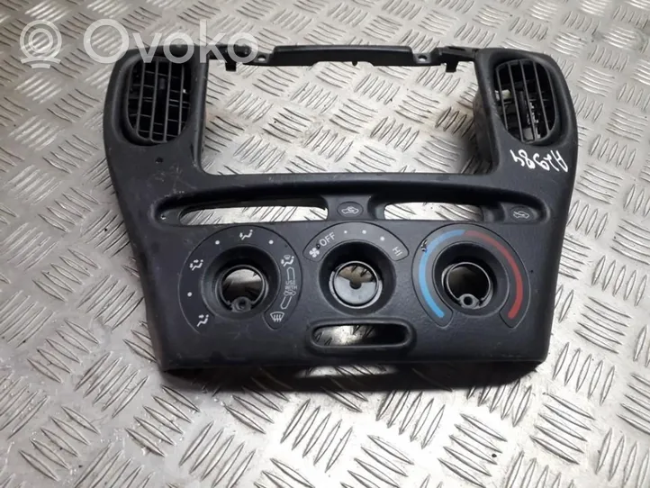 Toyota Yaris Verso Inne części wnętrza samochodu 7591387014