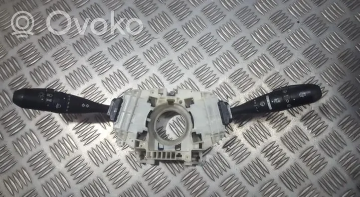 Mitsubishi Colt Interruptor/palanca de limpiador de luz de giro 17E018