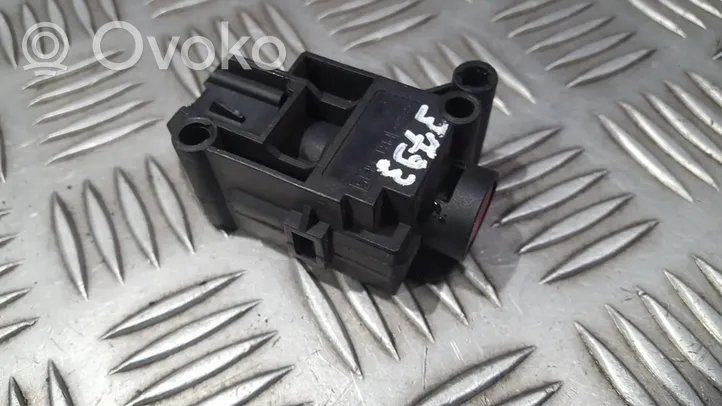 Ford Focus Wyłącznik wstrząsowy / uderzeniowy odcinający dopływ paliwa 990419B