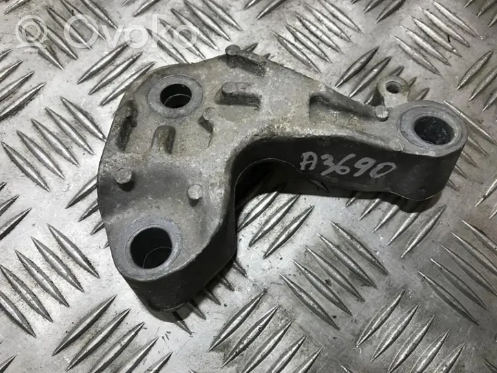 Ford Fiesta Engine mounting bracket 