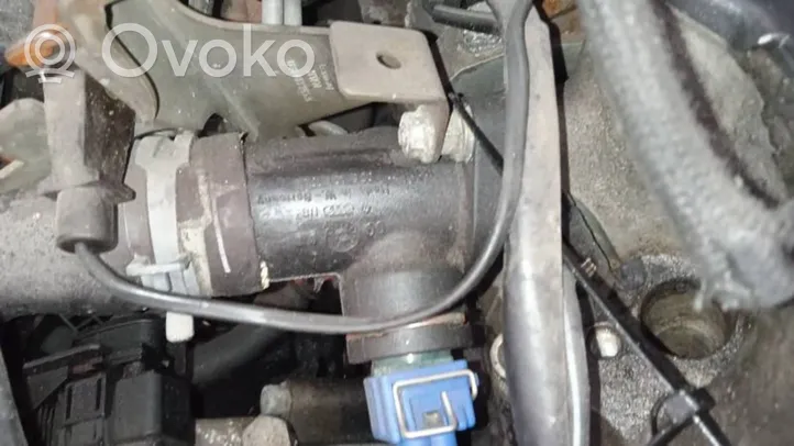 Volkswagen PASSAT B5 Engine coolant pipe/hose 028121132