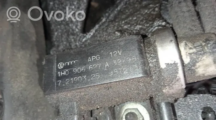 Volkswagen PASSAT B5 Turboahtimen magneettiventtiili 1H0906627A