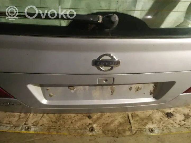 Nissan Primera Takaluukun rekisterikilven valon palkki 