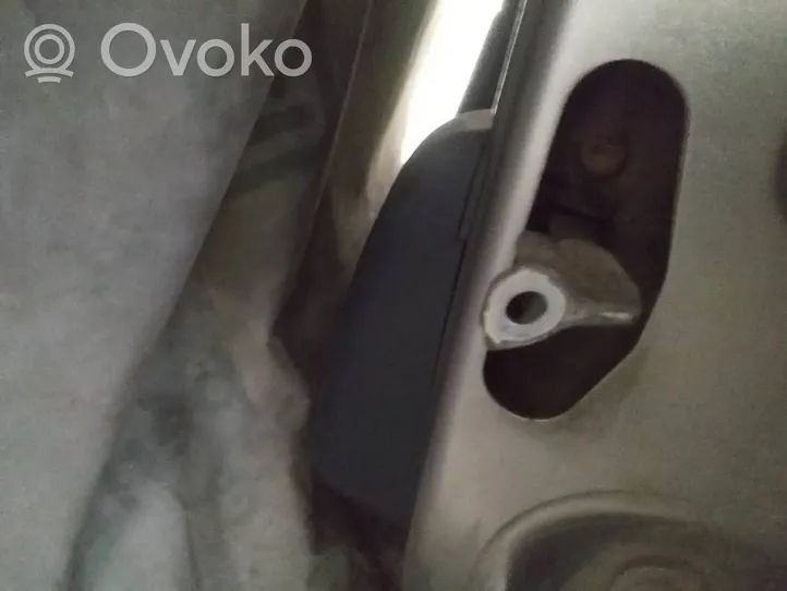 Toyota Aygo AB10 Ogranicznik drzwi tylnych 