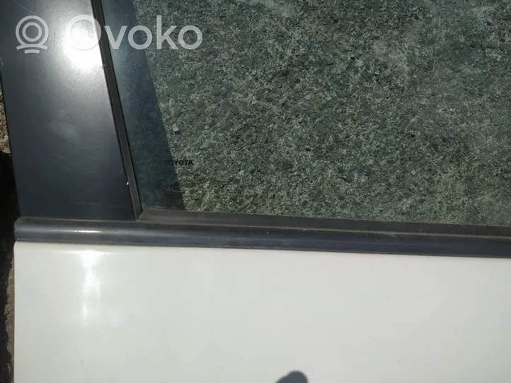 Toyota Verso Moulure de vitre de la porte avant 