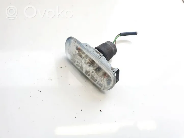 Audi A4 S4 B7 8E 8H Front fender indicator light e11220