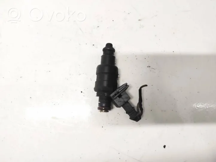 Renault Scenic I Injecteur de carburant 866313