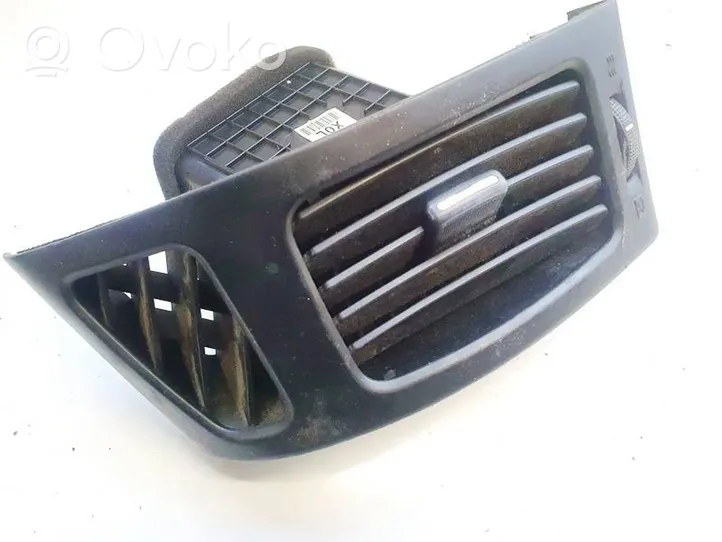 Hyundai i30 Dash center air vent grill u0465248