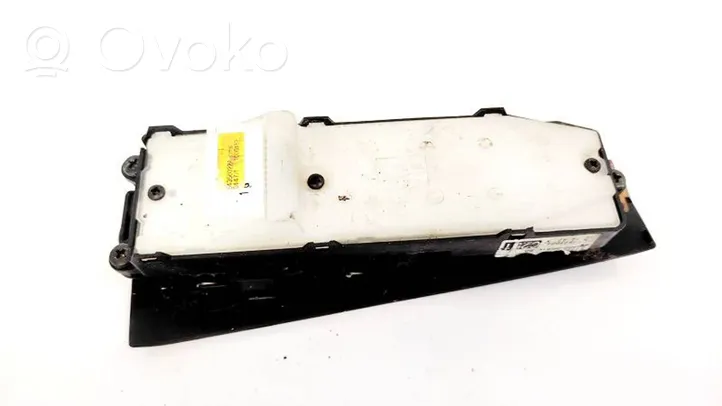 Toyota Avensis T250 Interruttore di controllo dell’alzacristalli elettrico 8482005100