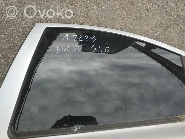 Volvo S60 aizmugurējo durvju stikls 