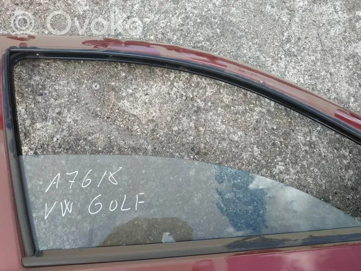 Volkswagen Golf IV Front door window glass four-door 