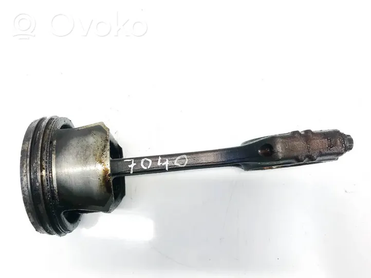 Toyota Avensis T250 Piston avec bielle 