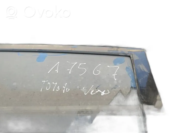 Toyota Corolla Verso E121 Takaovi juodos