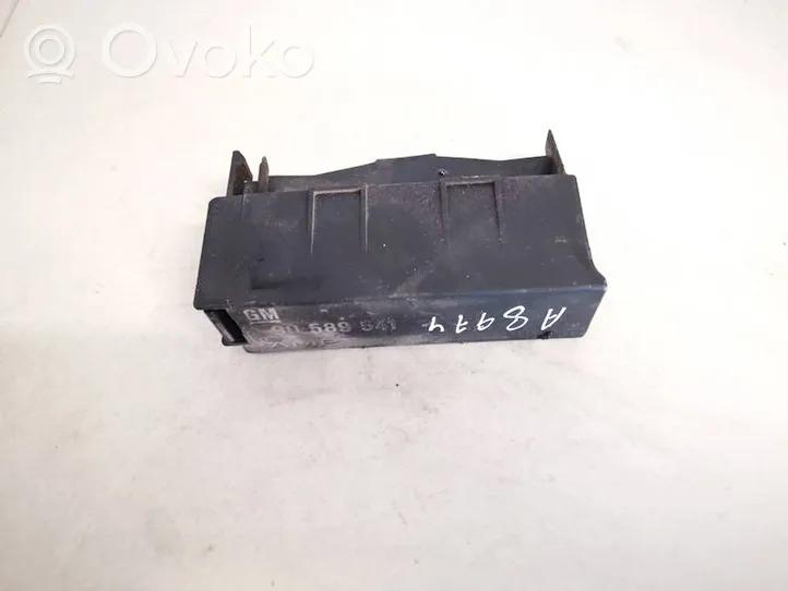 Opel Astra G Tapa de caja de fusibles 90589541