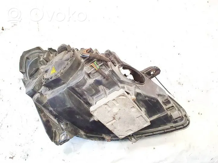 Mercedes-Benz B W245 Lampa przednia 1305236040