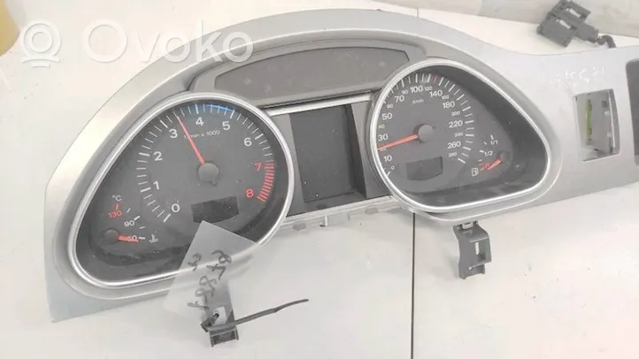 Audi Q7 4L Licznik / Prędkościomierz 