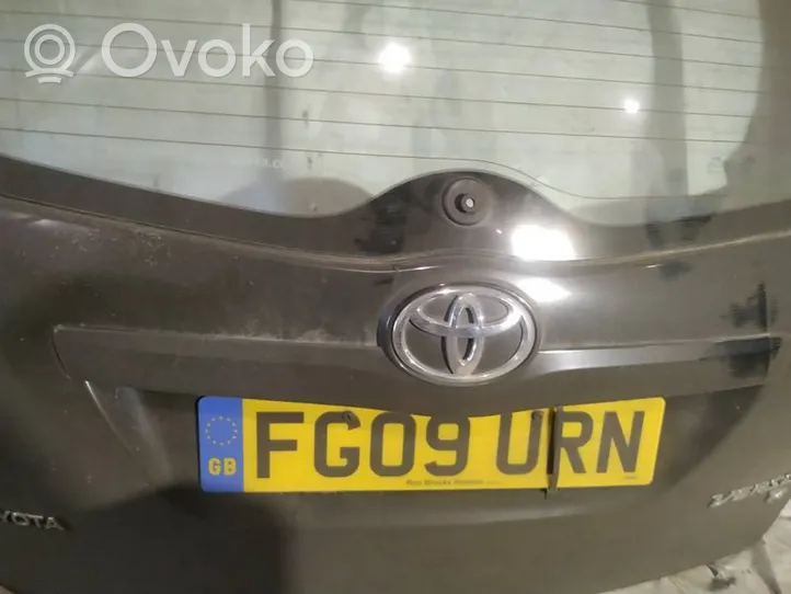Toyota Verso Takaluukun rekisterikilven valon palkki 