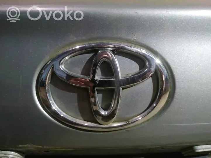 Toyota Avensis T250 Mostrina con logo/emblema della casa automobilistica 