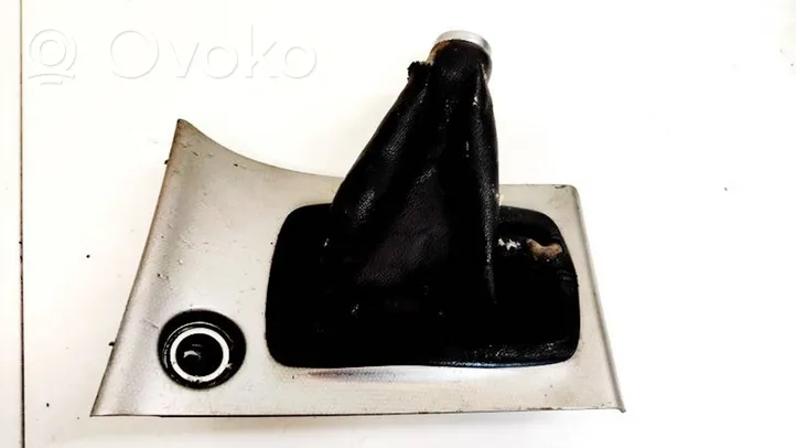 Toyota Corolla E120 E130 Rivestimento in plastica cornice della leva del cambio 