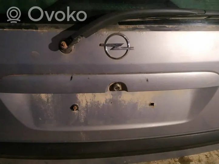 Opel Zafira A Takaluukun rekisterikilven valon palkki 