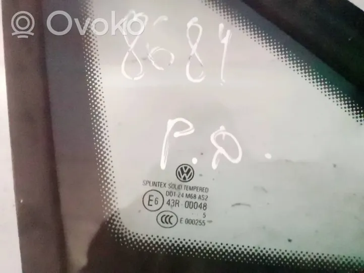 Volkswagen Golf Plus Треугольное стекло в передней части кузова 