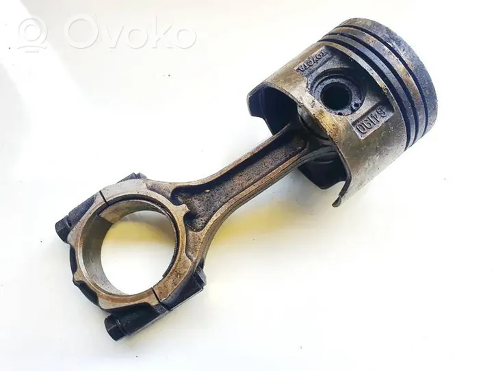 Toyota Avensis T220 Piston with connecting rod 64190