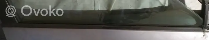 Nissan Primera Priekinių durų stiklo apdaila 