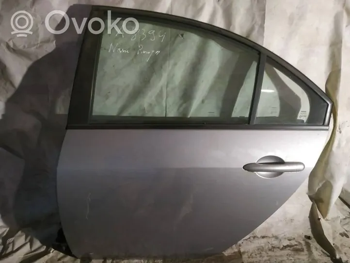 Nissan Primera Takaovi pilkos