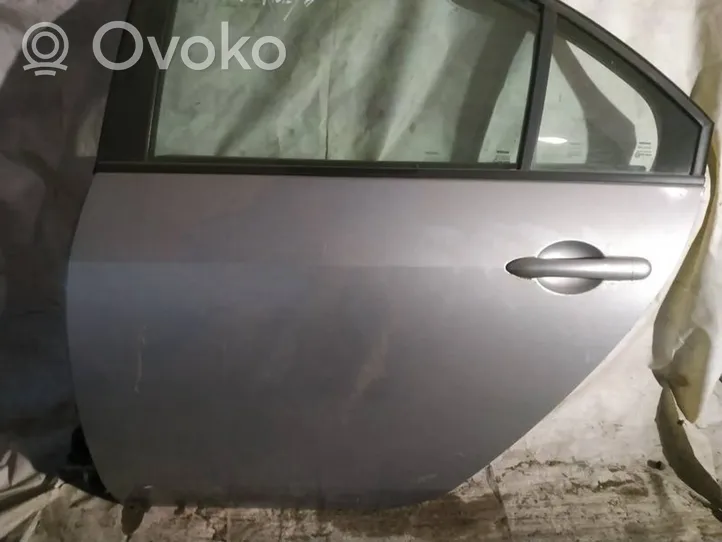 Nissan Primera Porte arrière pilkos