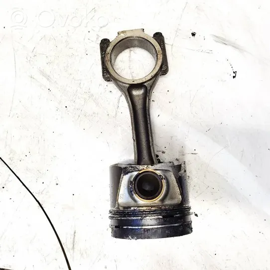 Mitsubishi Outlander Piston with connecting rod 