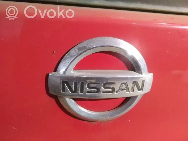 Nissan Micra Mostrina con logo/emblema della casa automobilistica 