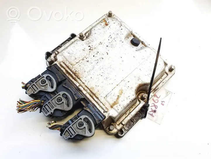 Citroen C8 Calculateur moteur ECU 0281012141