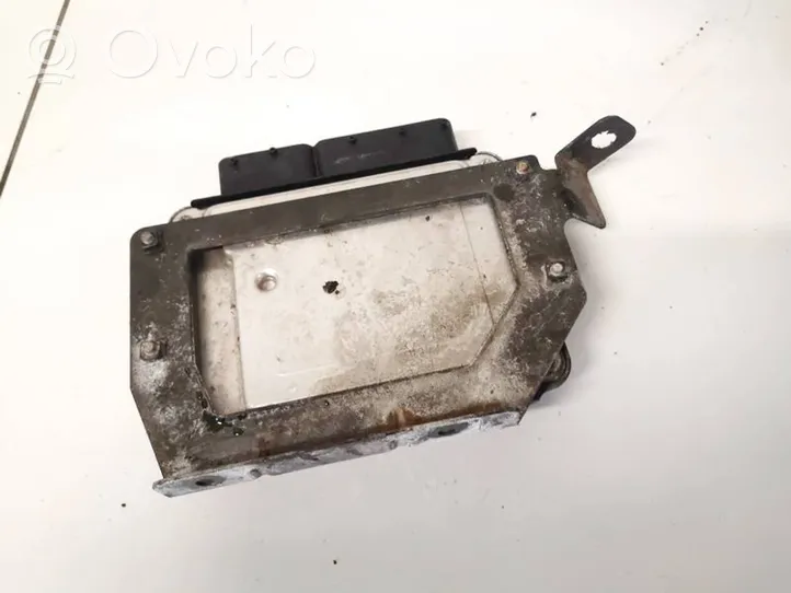 Hyundai Santa Fe Variklio valdymo blokas 3911327805